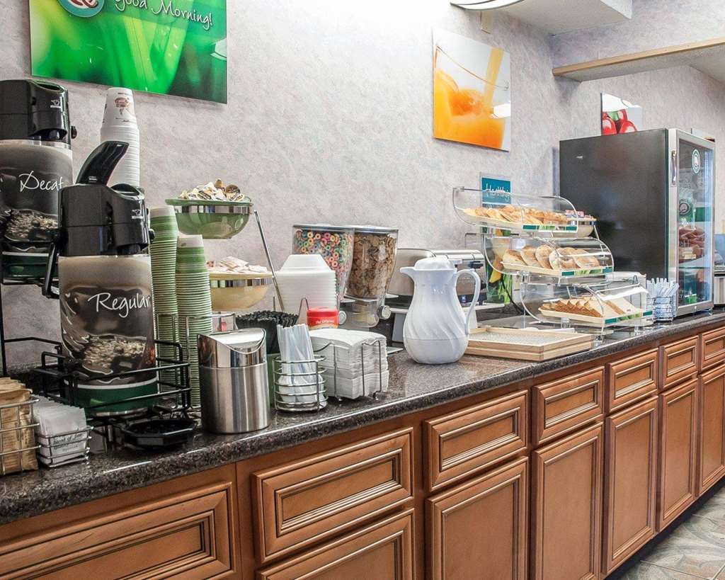 Quality Inn Near Six Flags St. Louis Пасіфік Ресторан фото