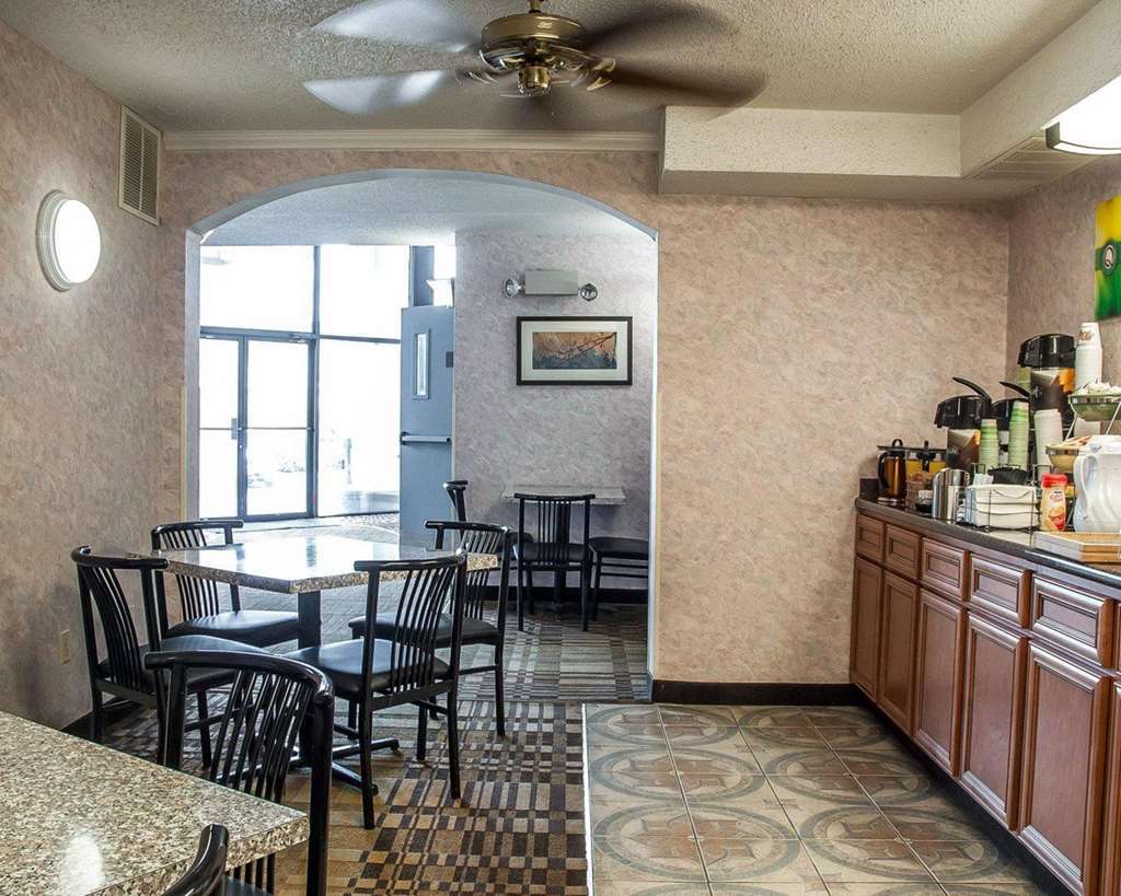 Quality Inn Near Six Flags St. Louis Пасіфік Ресторан фото